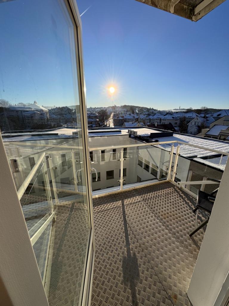 Balkong med utsikt mot Vålandstårnet